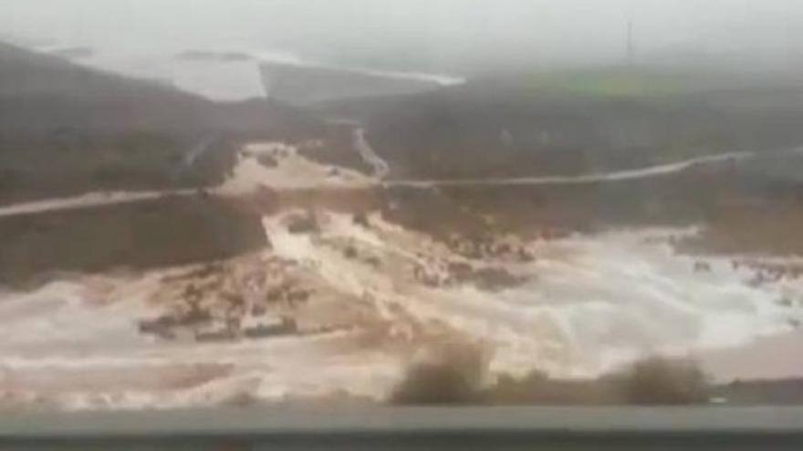 Barrancos desbordados por el temporal en Canarias