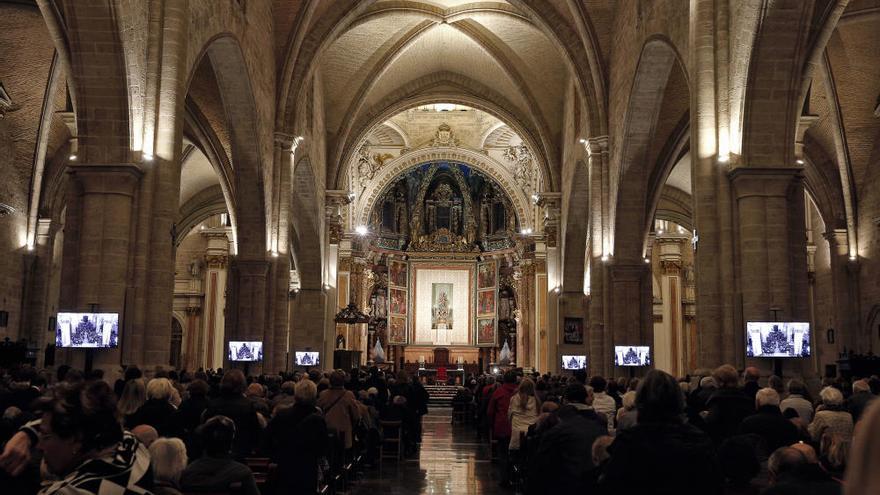 Multitudinaria misa para despedir a Barberá en Valencia
