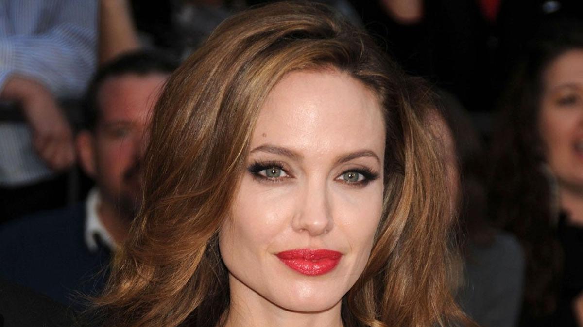 Angelina Jolie con pelazo con volumen