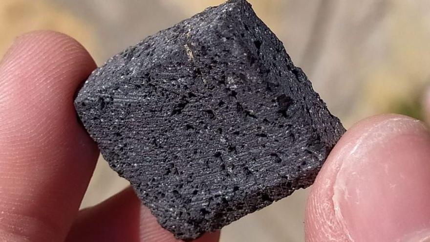 El fragmento de basalto de Lanzarote enviado al espacio.