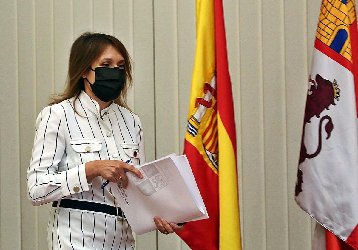 La consejera de Eduación, Rocío Lucas, antes de la rueda de prensa ayer en Valladolid. | Ical
