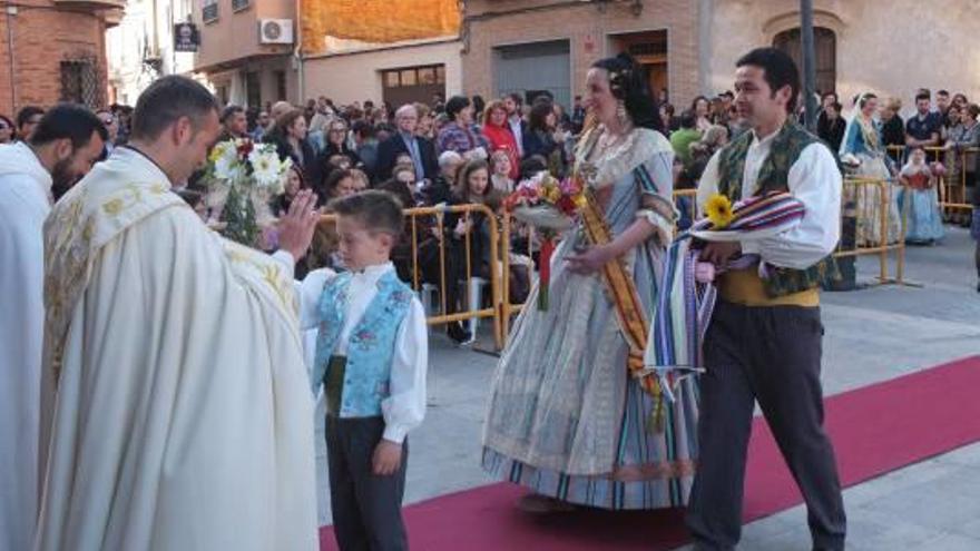 La Vall honra con flores a la Mare de Déu de l&#039;Assumpció