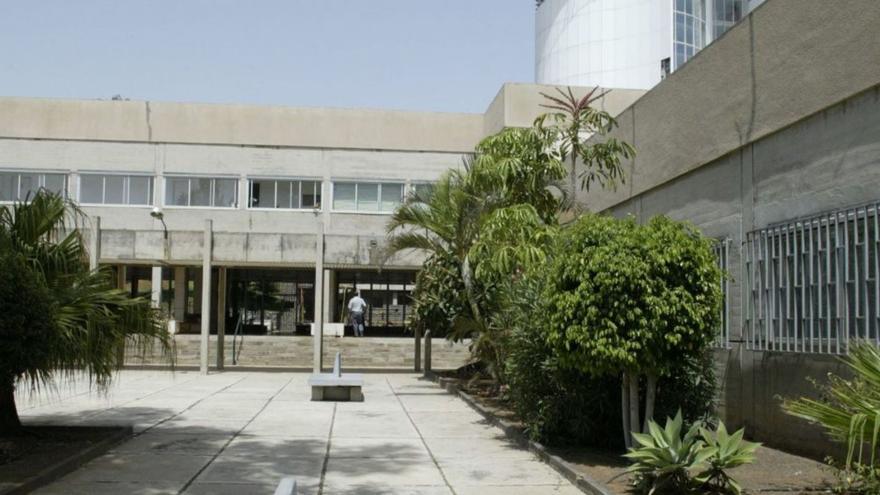 Patio interior de la Facultad de Medicina de la ULL.