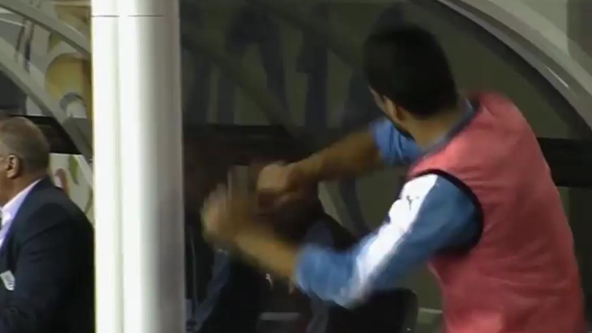 Enfado de Luis Suárez en el partido que enfrentó a Venezuela y Uruguay