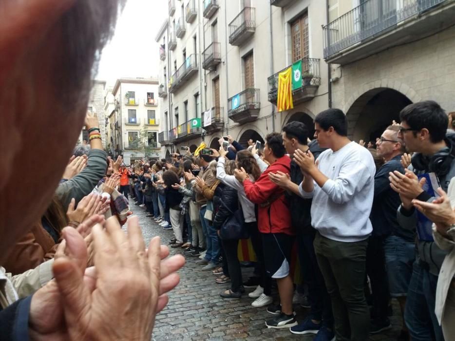 Concentració de rebuig de les actuacions policials de l'1-O a la plaça del Vi