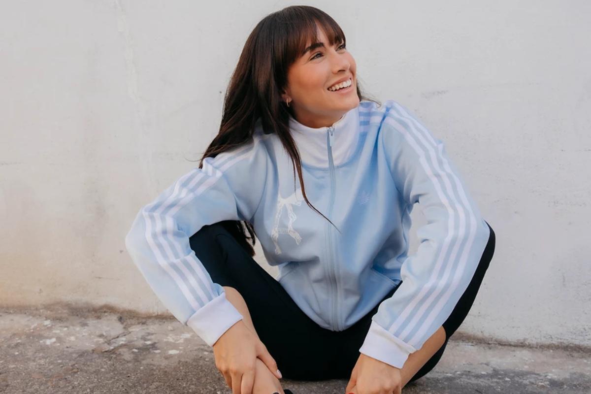 La sudadera Becknbaur es una chaqueta clásica de Adidas, ahora con un diseño inspirado en Aitana