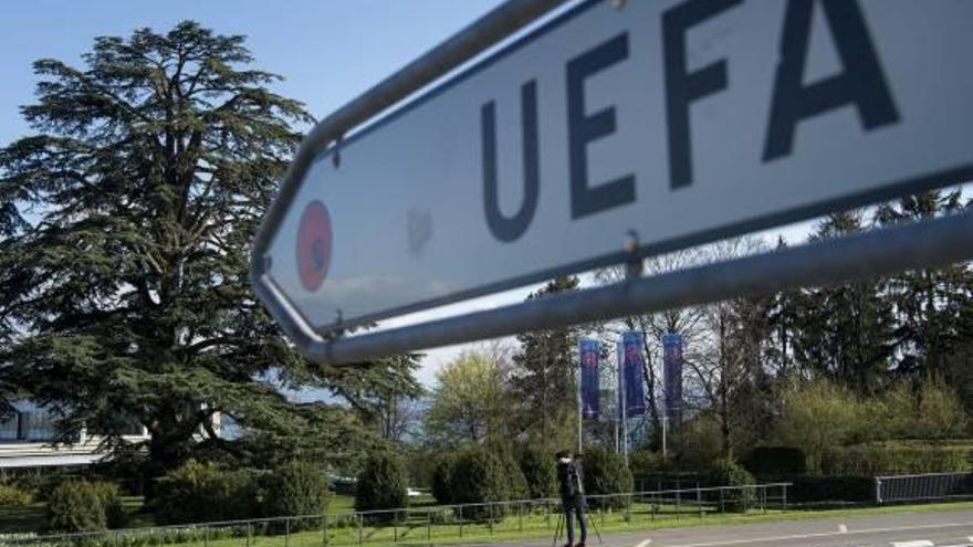 Vista de la entrada de la sede de la UEFA en Nyon.