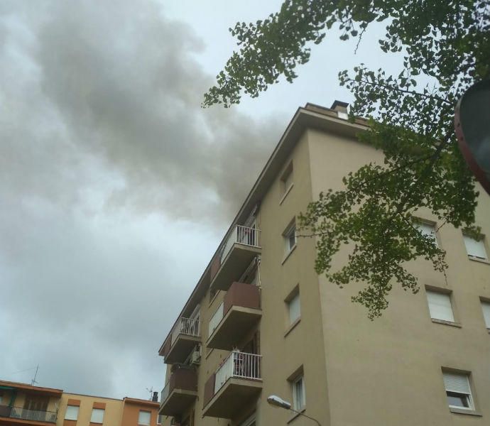 Incendi en un pis del barri de Sant Ponç