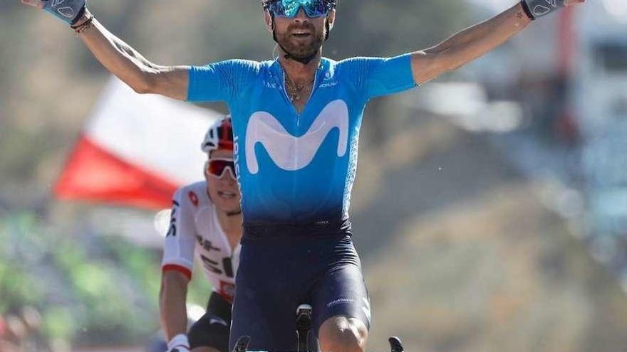 Valverde celebra la victoria en Caminito del Rey.
