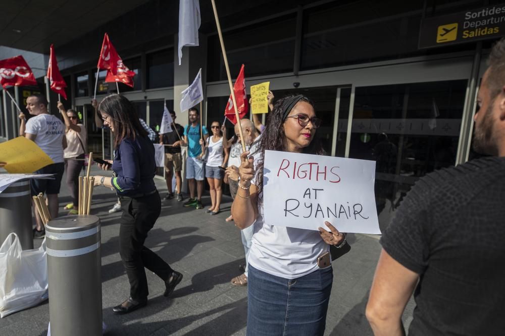 Vaga dels tripulants de cabina de Ryanair a l'aeroport de Girona