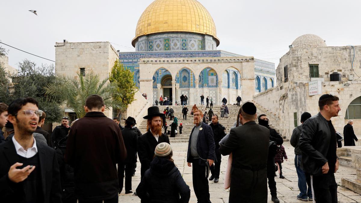 Judíos ultraortodoxos en la explanada de las Mezquitas, en la Ciudad Vieja de Jerusalén.