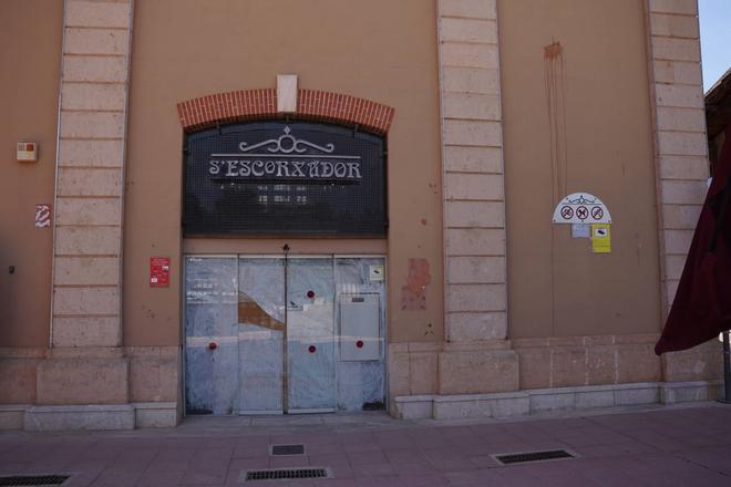 S'escorxador: deteriorado, sucio y en mal estado