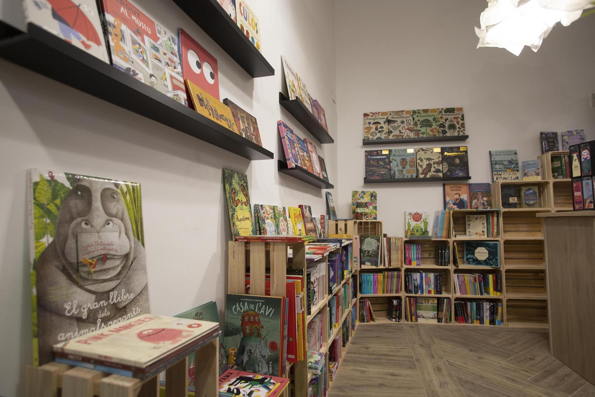 Así es la nueva librería que han abierto en el casco viejo de Xàtiva