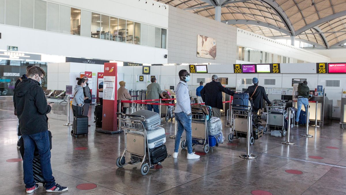 Passengers checking luggage at the airport terminal Passengers checking luggage at the airport terminal