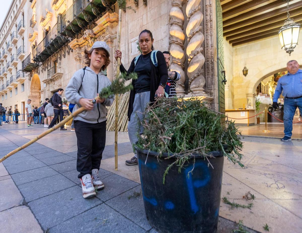 La romería a la Santa Faz marca el pulso de la ciudad de Alicante