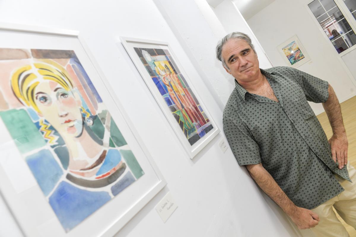 El pintor Pedro Urbistondo, en Soppa Azul, con motivo de la exposición 'Contemporizando'.