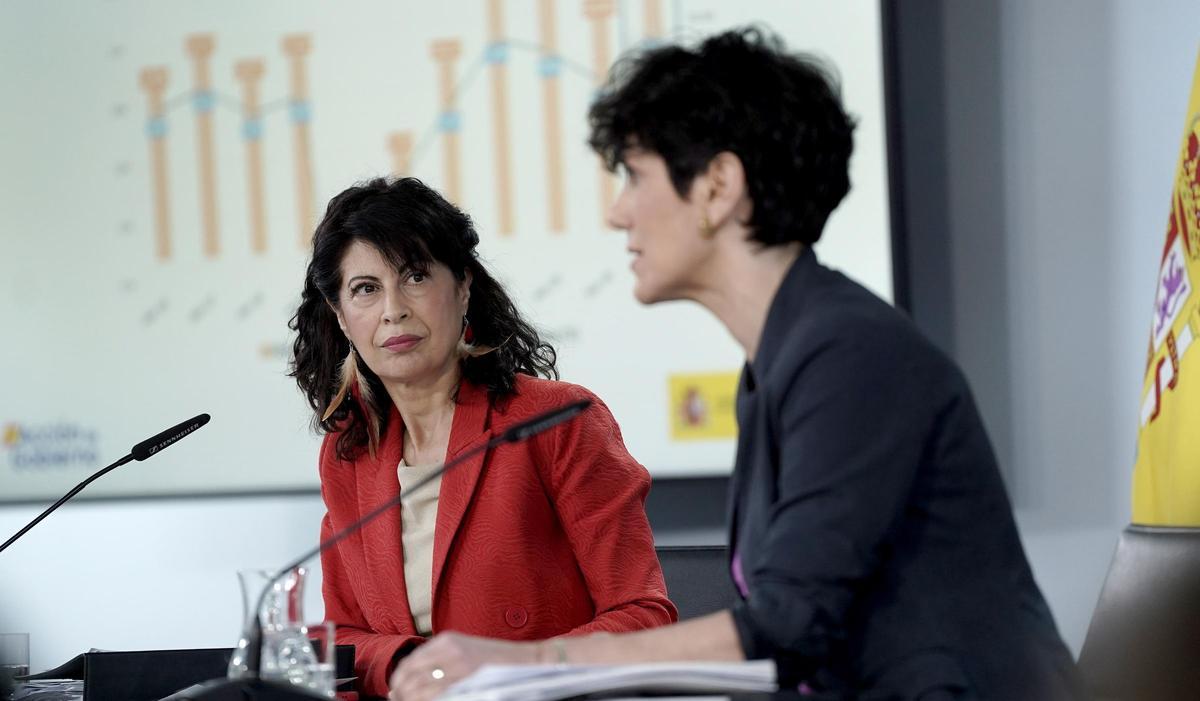 Elma Saiz y Ana Redondo, en la rueda de prensa posterior al Consejo de Ministros.