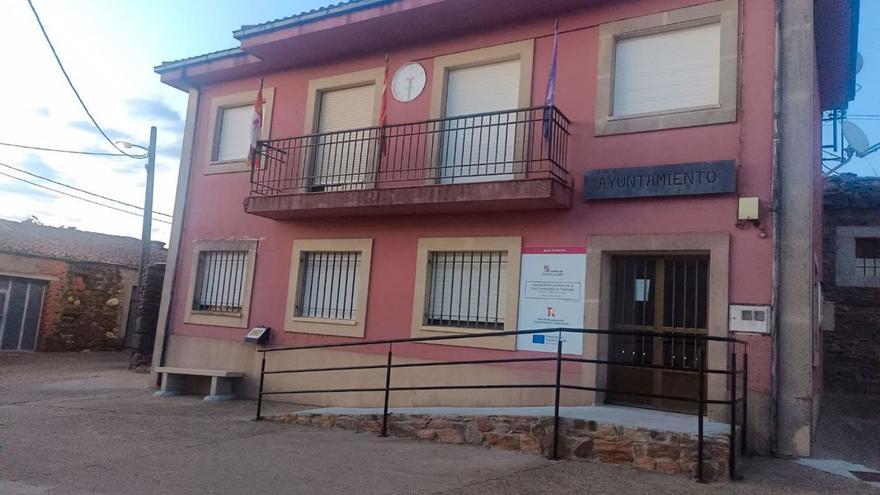 Villanueva de los Corchos y Videmala multan el abandono de fincas y solares