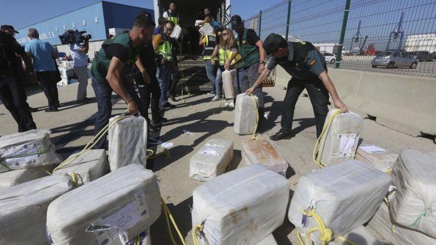 La Policía Nacional aborda un buque con más de 3.800 kilos de cocaína