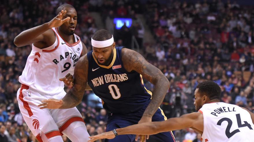 Serge Ibaka (i) en el último partido de los Raptors.