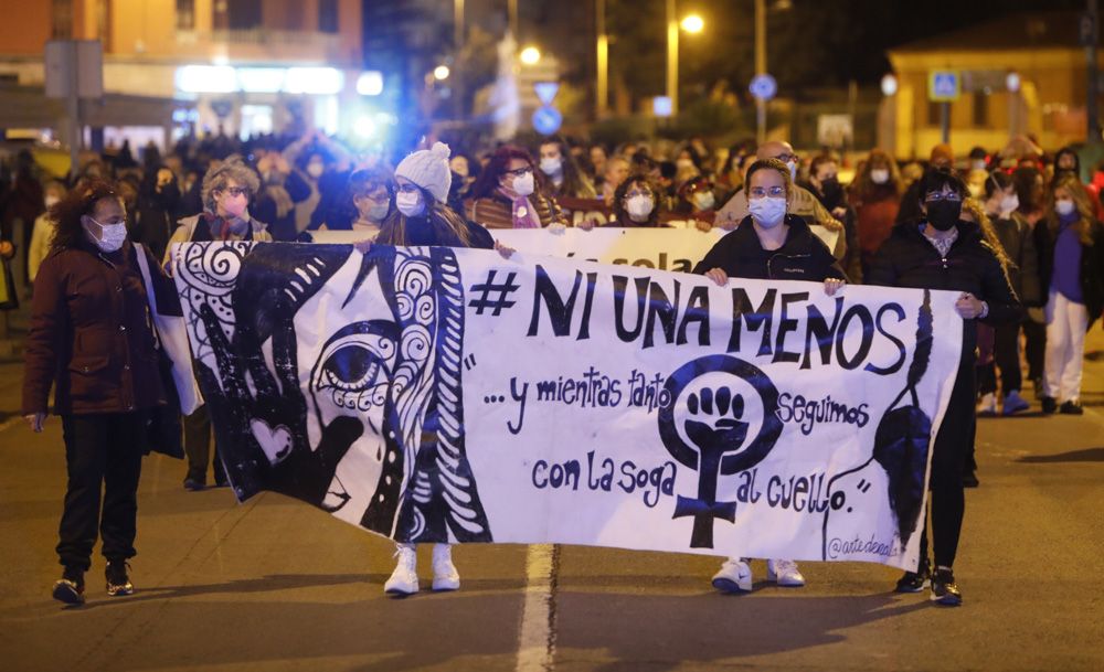 Manifestación en las calles del Port de Sagunt, el 25N contra la violencia machista.