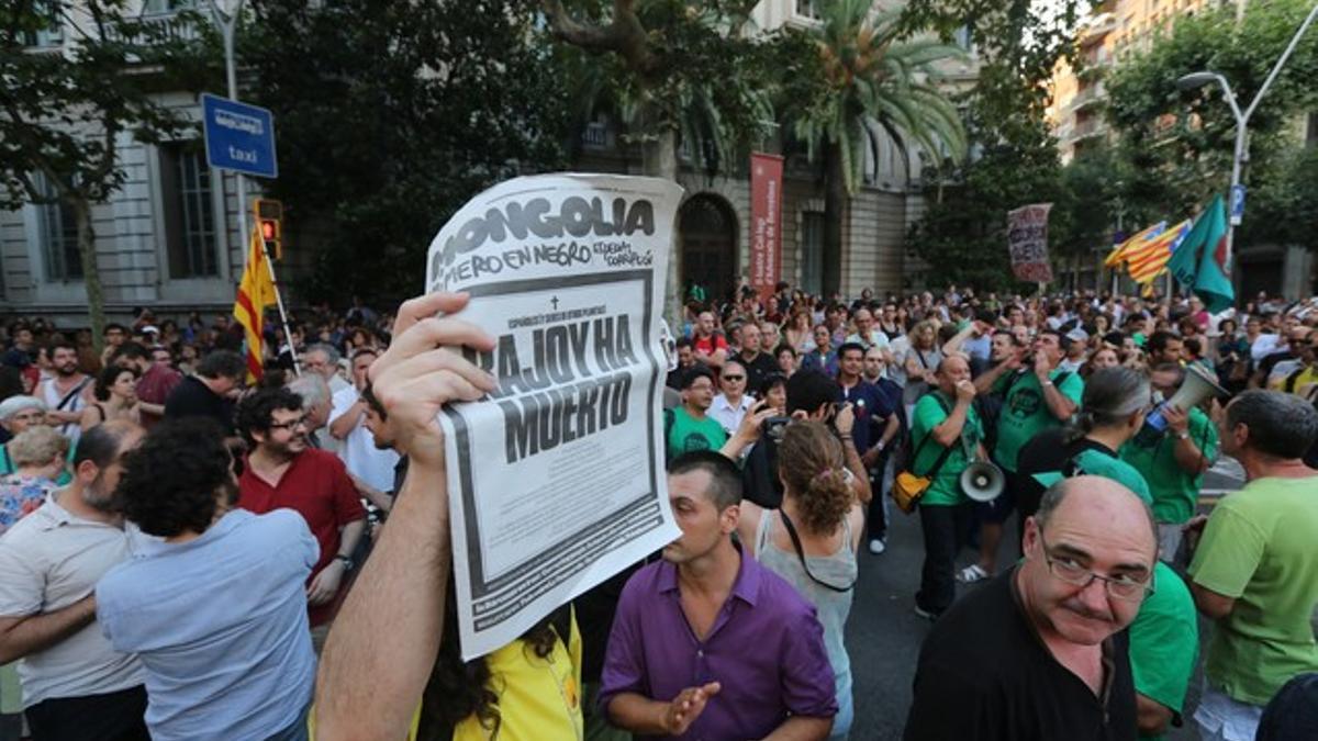 Protesta en BCN ante la Delegación de Gobierno para pedir la dimisión de Rajoy.