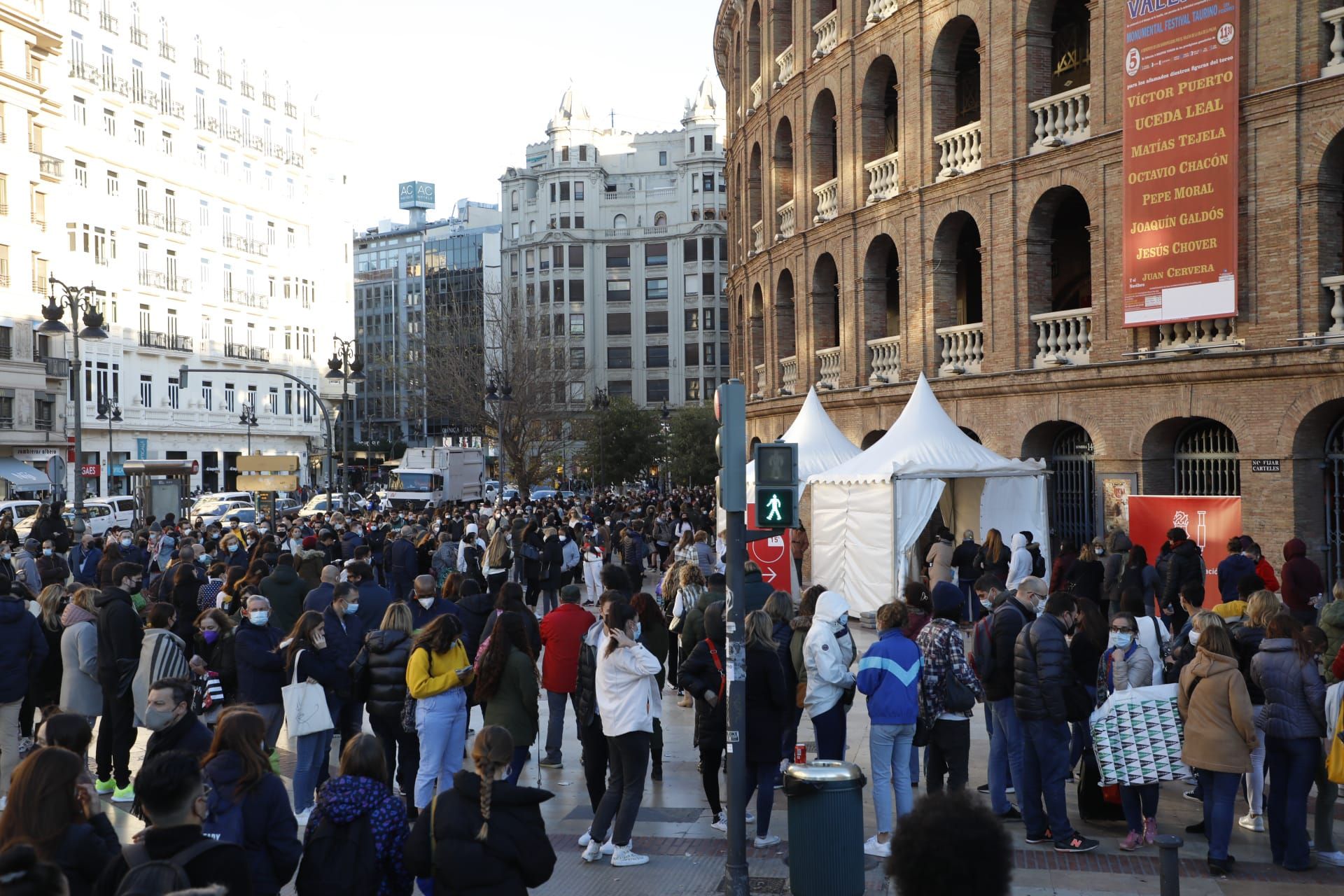 Cientos de personas se vacunan en València tras el anuncio del pasaporte covid