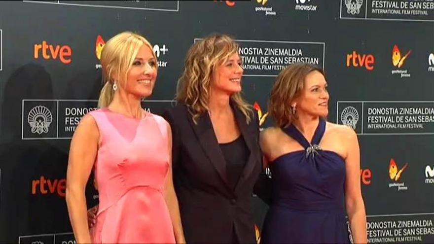 Emma Suárez y Cayetana Guillén-Cuervo brillan en la alfombra roja del Kursaal