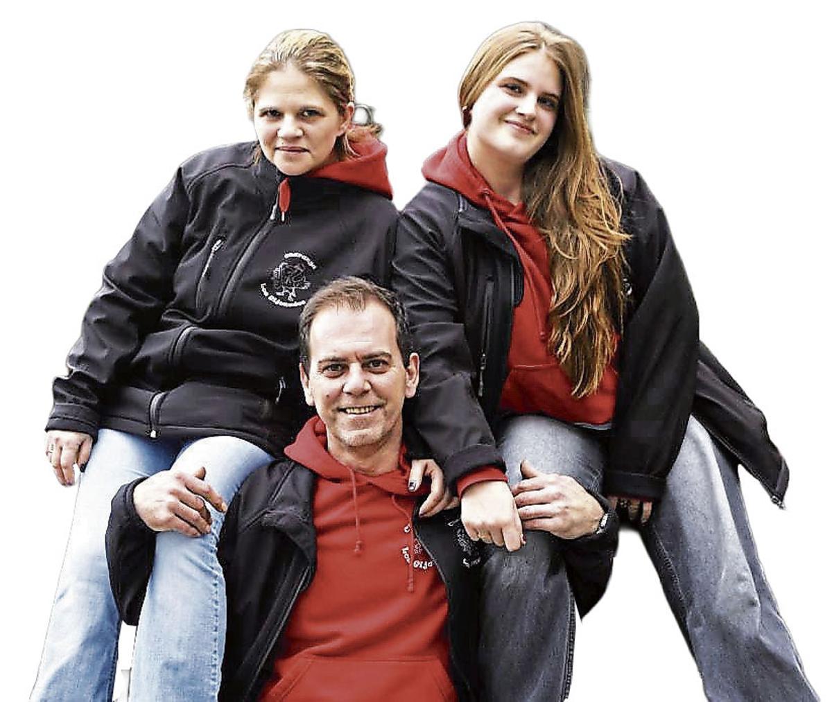 De izquierda a ¬derecha, Ana ¬Prego, José ¬Manuel Suárez y Ainara Suárez.