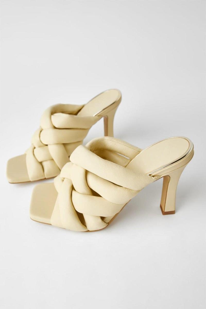 Sandalias de tacón de Zara. (Precio: 69, 95 euros)