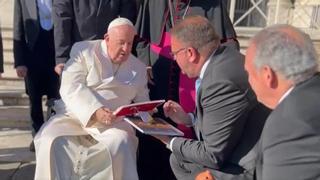 El alcalde de Mérida acerca al Papa Francisco la figura de Santa Eulalia
