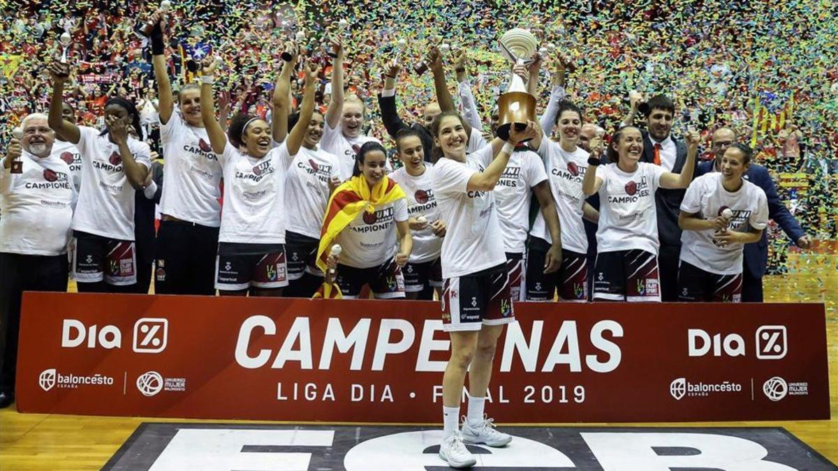El Uni Girona celebró la conquista de la liga femenina cuatro años después
