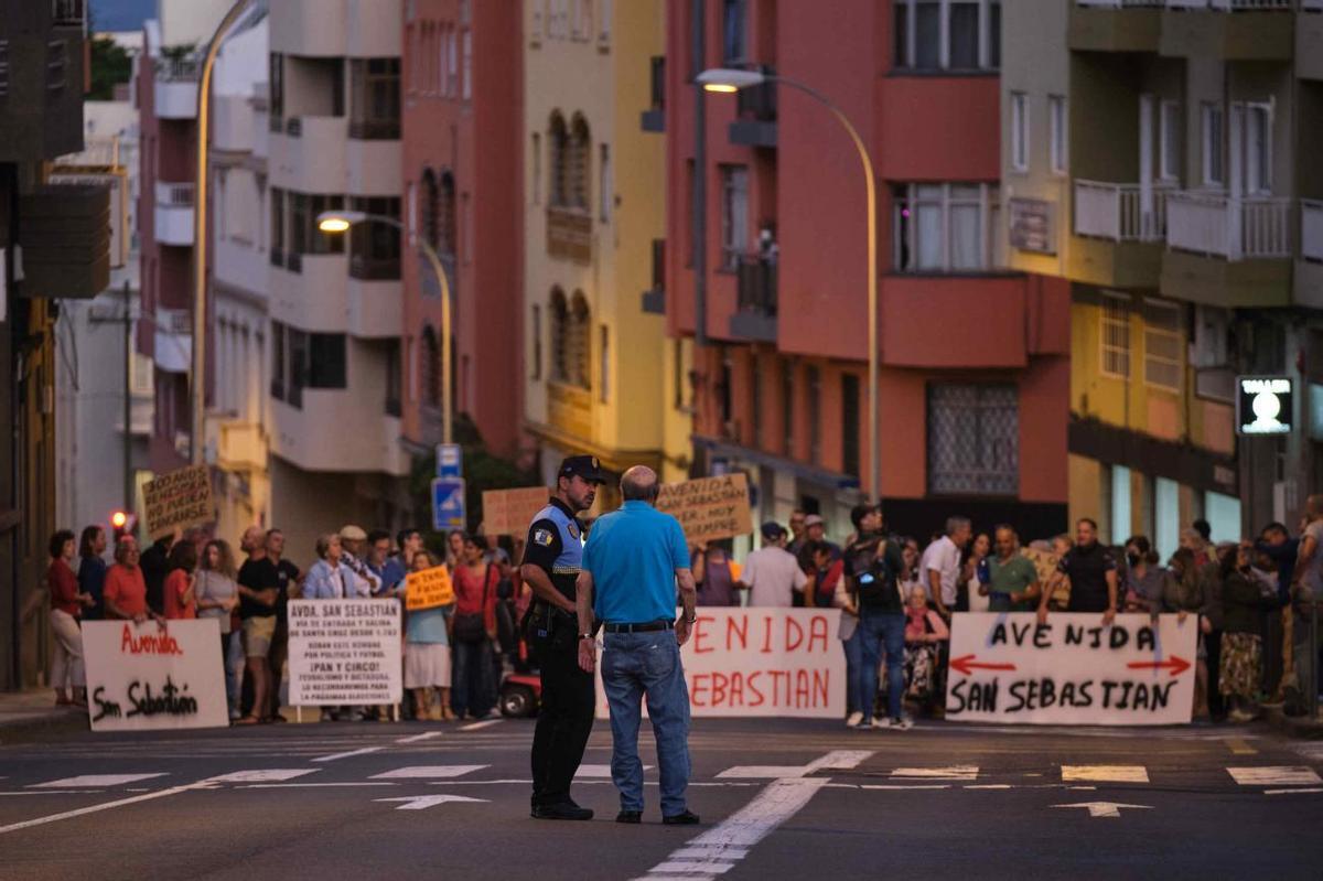 Movilización de los vecinos de San Sebastián contra el cambio de nombre de la avenida