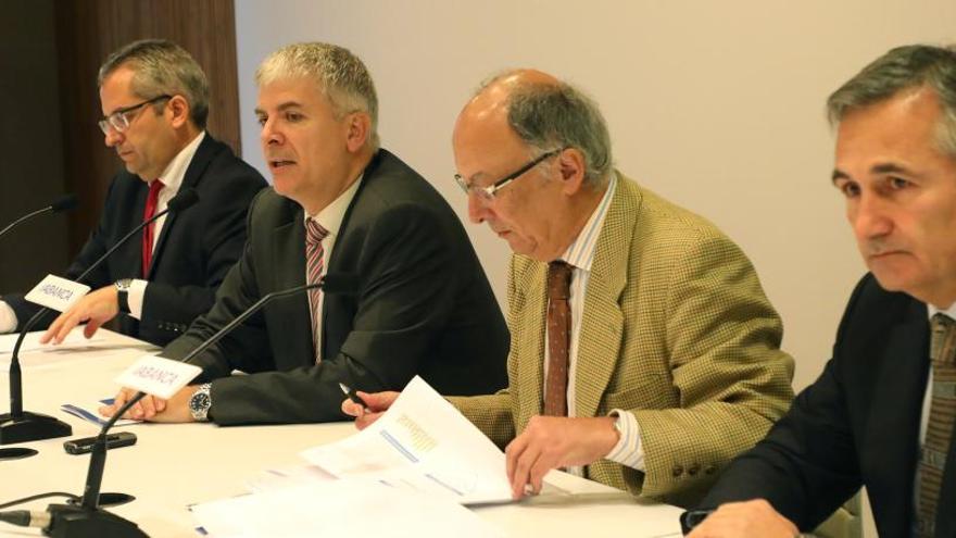 Patricio Sánchez, Santiago Lago, Fernando González Laxe y José Luis Armesto, esta mañana, en Santiago.