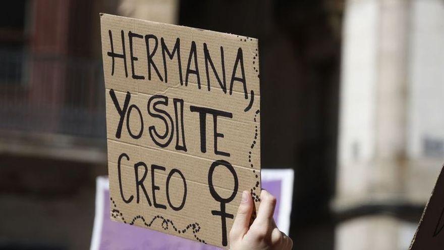 Un cartell feminista en una manifestació