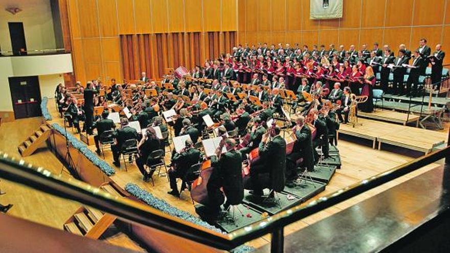 Orquesta y Coro del Teatro Regio de Turín, dirigidos por Noseda, durante el concierto del pasado sábado en Oviedo.