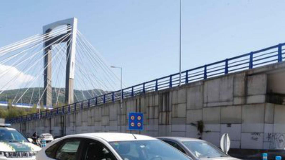 Proporcional ritmo Persuasión Un accidente en la Ap-9 en el puente de Rande se salda con un herido - Faro  de Vigo