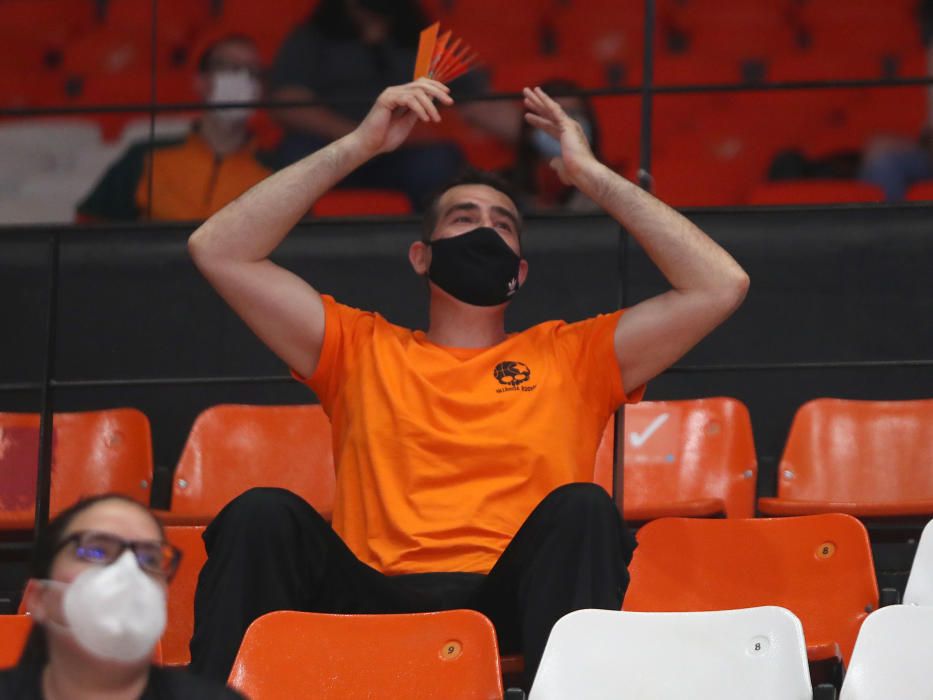 Pantallas gigantes en la Fonteta