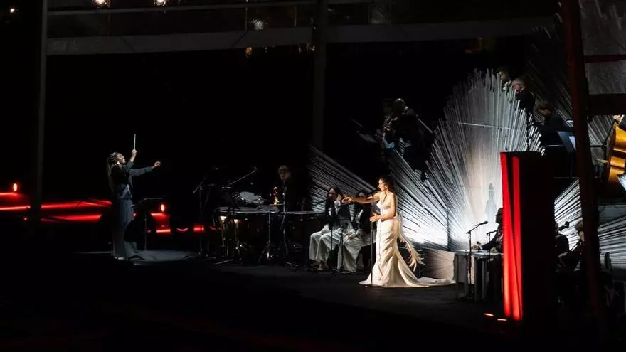 Així va ser el concert sorpresa de Rosalía a Sevilla
