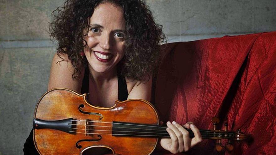 La barcelonina Adriana Alcaide és una de les millors violonistes catalanes de música antiga