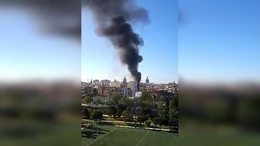 Espectacular incendio en el centro de Valencia