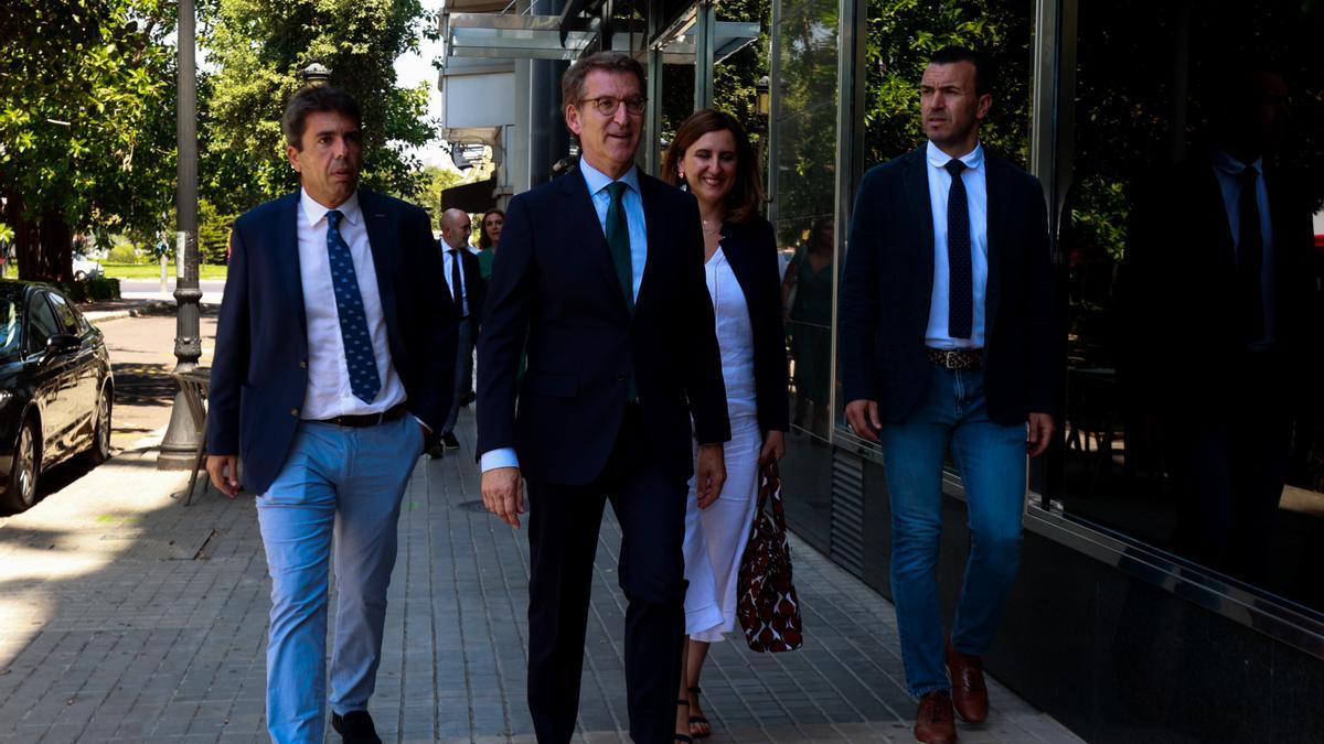 Feijóo, acompañado de Carlos Mazón, María José Catalá y Vicente Mompó en su visita a València el pasado julio.