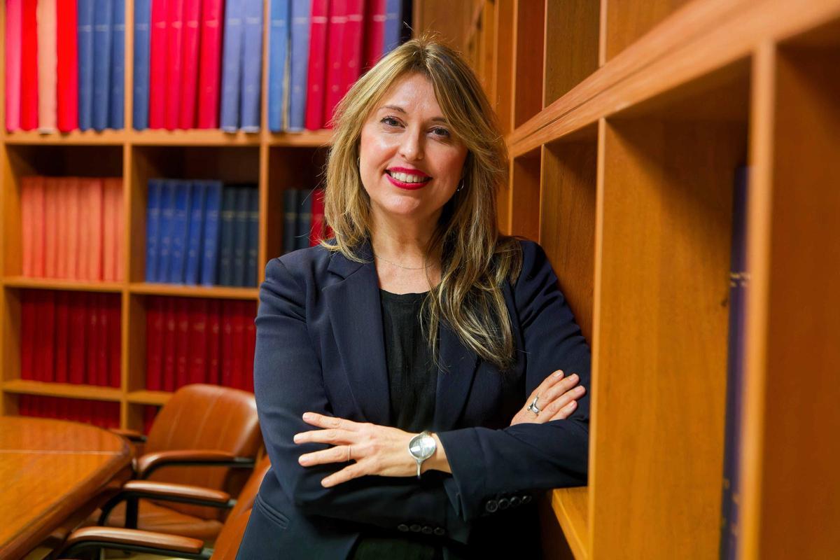 La escritora y periodista valencianaSònia Valiente durante su visita a la redacción de 'Mediterráneo'.