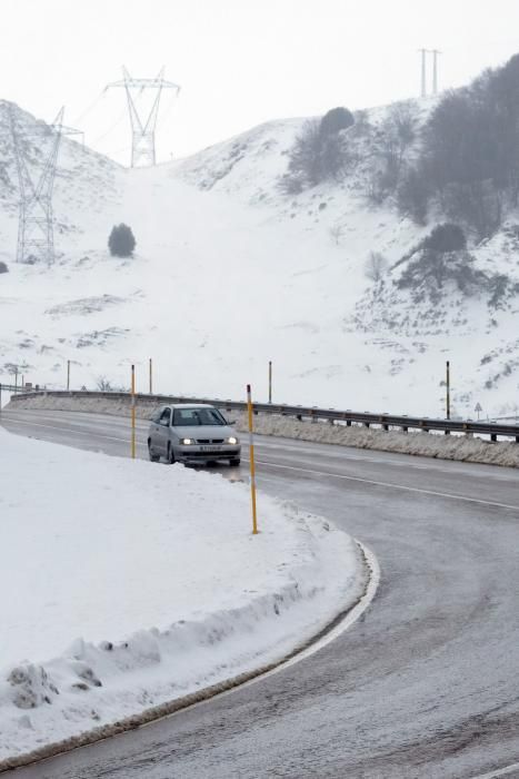 Gran nevada en Pajares el sábado por el temporal de nieve.