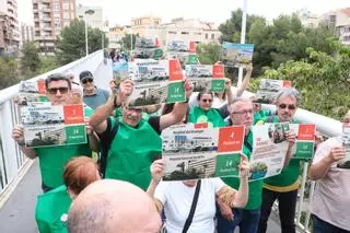 La plataforma que pide la gestión pública en el Hospital del Vinalopó no se rinde