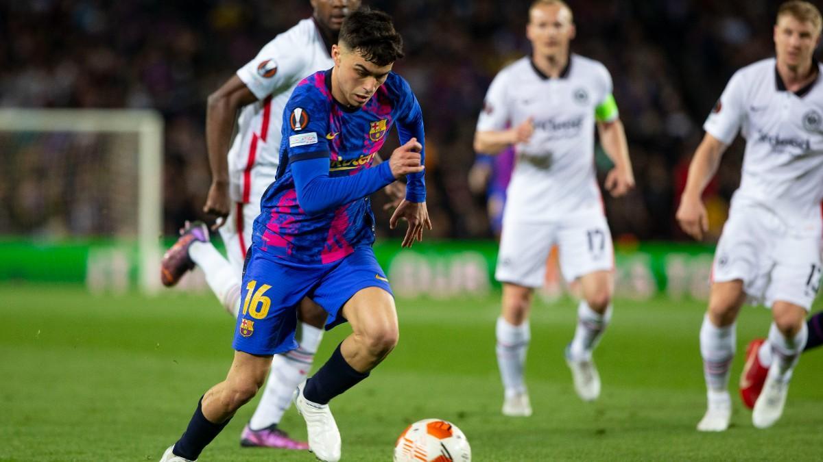 Eintracht - FC Barcelona: Así fue la durísima entrada sobre Pedri que le costó la expulsión a Lucas Silva