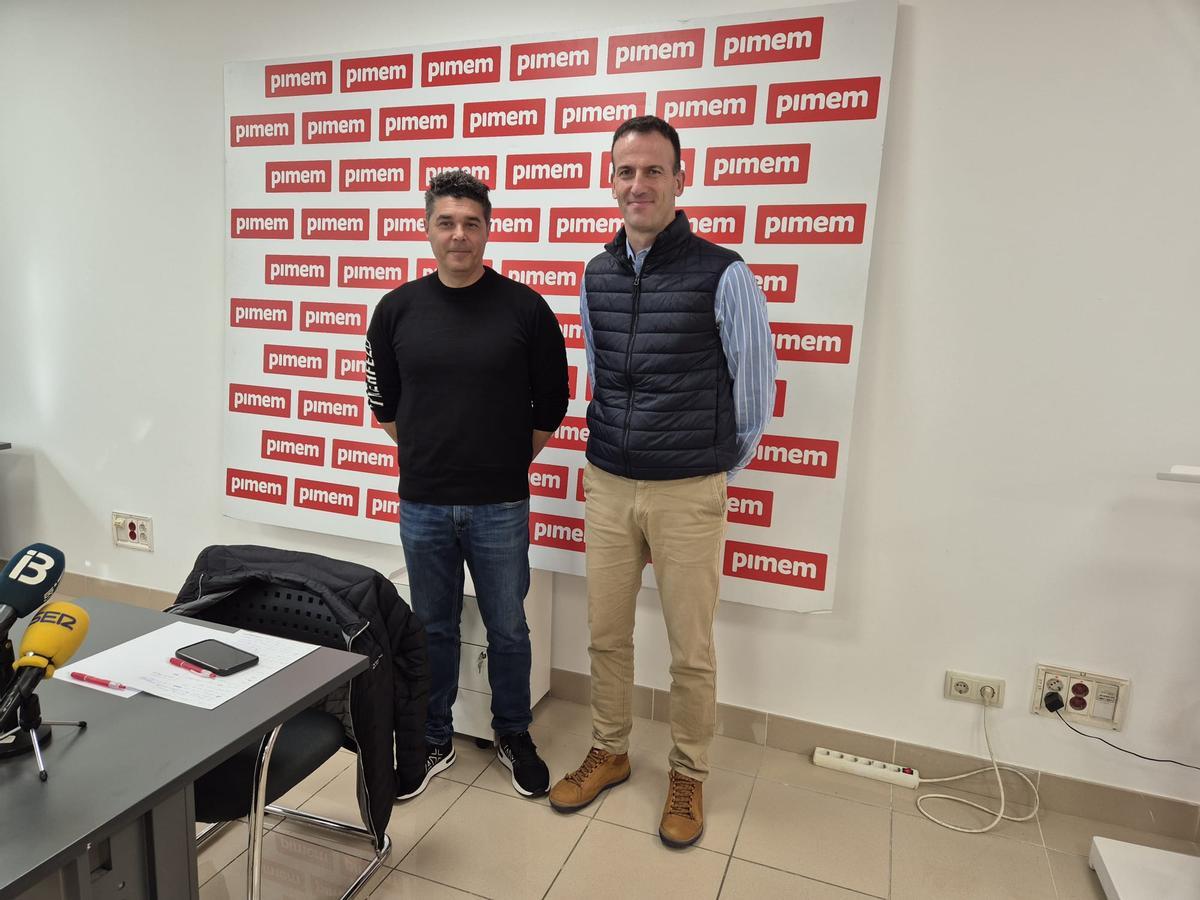 El presidente de Asociación de Empresarios de Atracciones de Feria, José Manuel Clavijo, con el presidente de PIMEM, Jordi Mora, en la rueda de prensa esta mañana.
