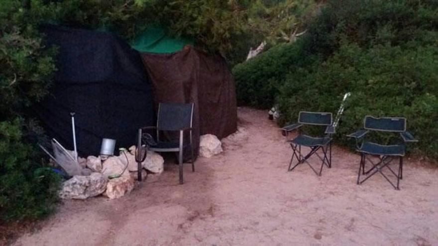 Amonestadas otras 11 personas por acampar en Cala Varques