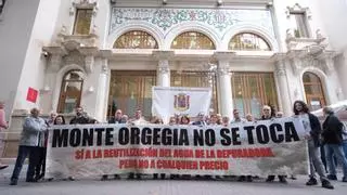 Medio centenar de personas exige paralizar el macroproyecto de depuradora en el monte Orgegia de Alicante