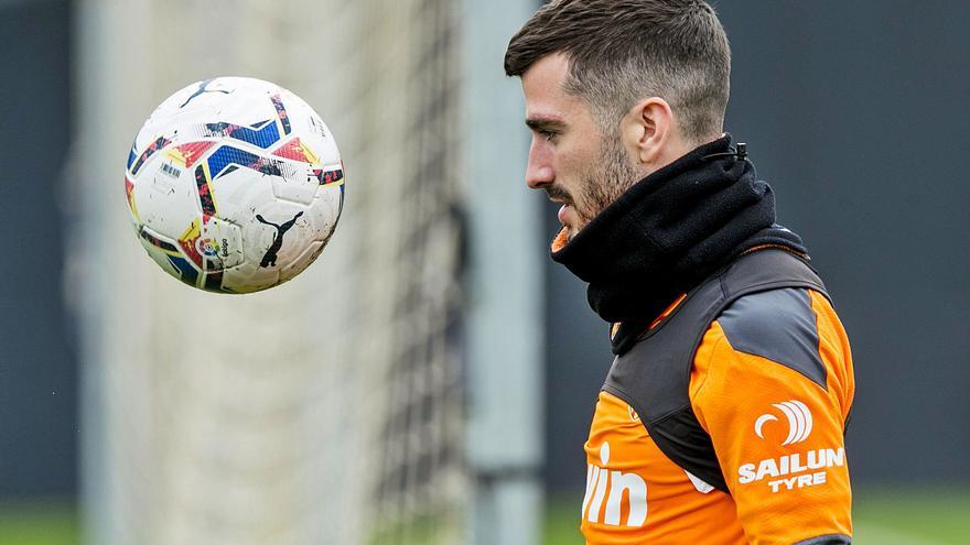 Gayà, durante el
entrenamiento de
ayer. lázaro de la peña/vcf